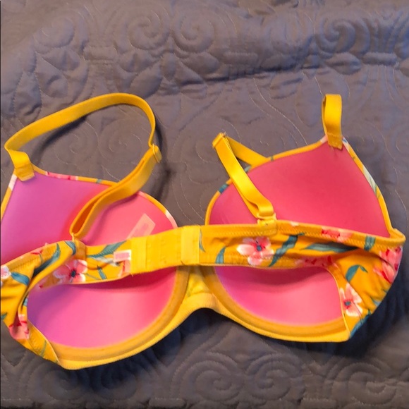Victoria’s Secret Bra - Picture 2 of 3